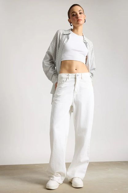 IMSONS White High-Waist Loose Straight  Jeans.